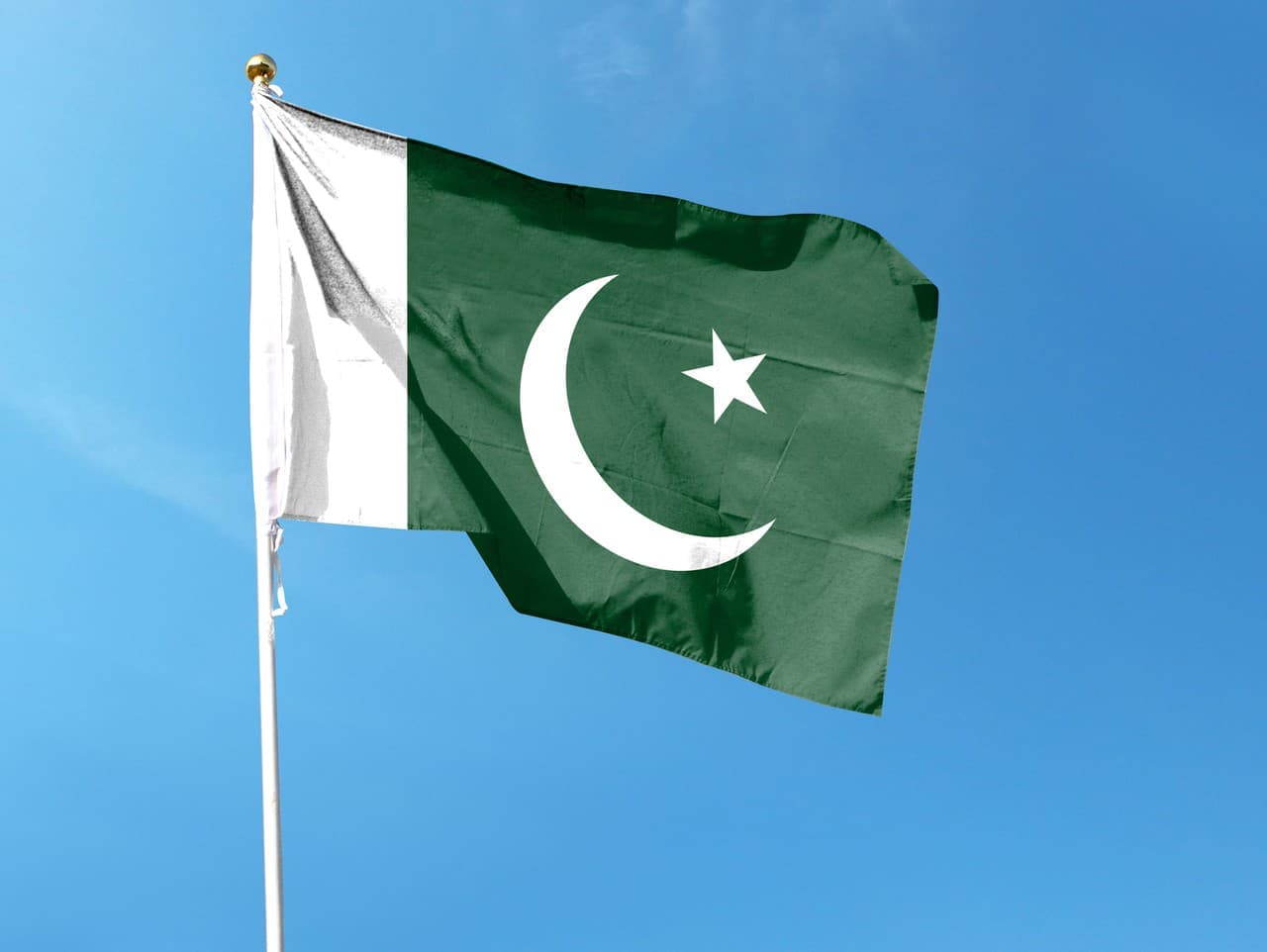 Pakistanský parlament schválil doživotnú imunitu pre prezidenta a armádneho šéfa