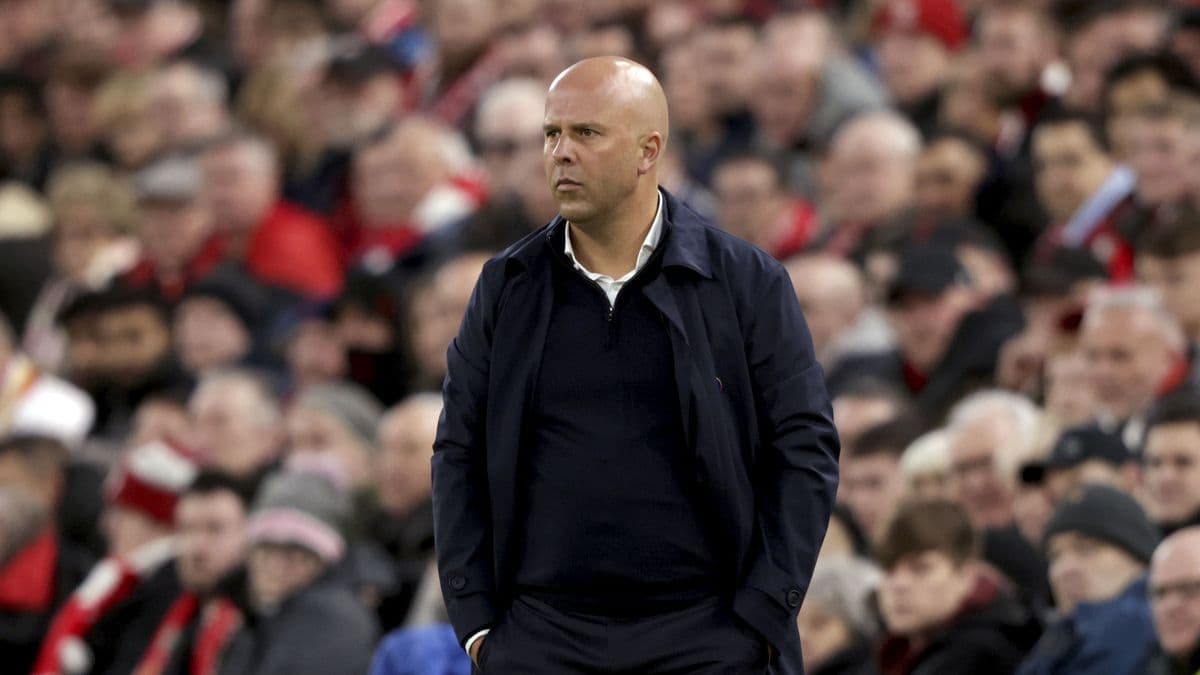 Arne Slot o problémoch Liverpoolu: Chýbajú nám obrancovia