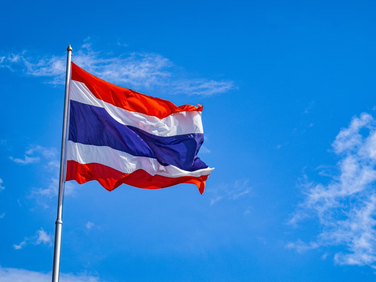 Thajsko sa pripravuje na predčasné voľby, politická situácia je napätá