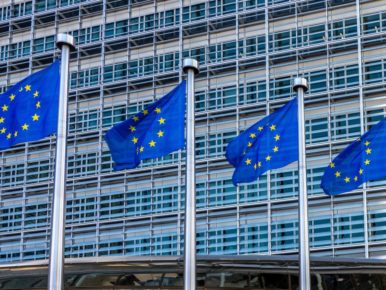 EÚ schválila kontroverzný návrh "Chat Control": Slovensko proti