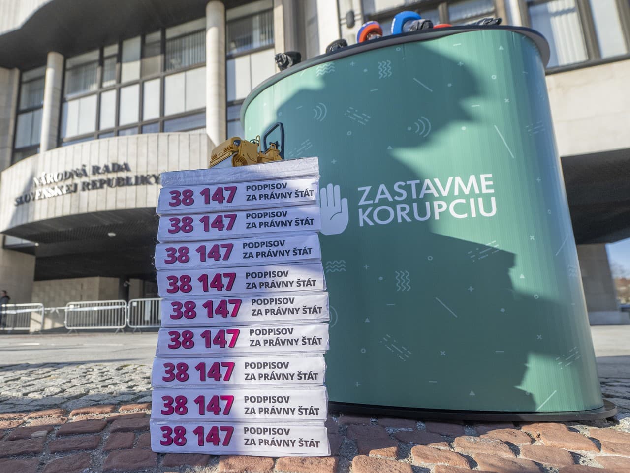 Zrušenie Úradu na ochranu oznamovateľov vyvoláva obavy