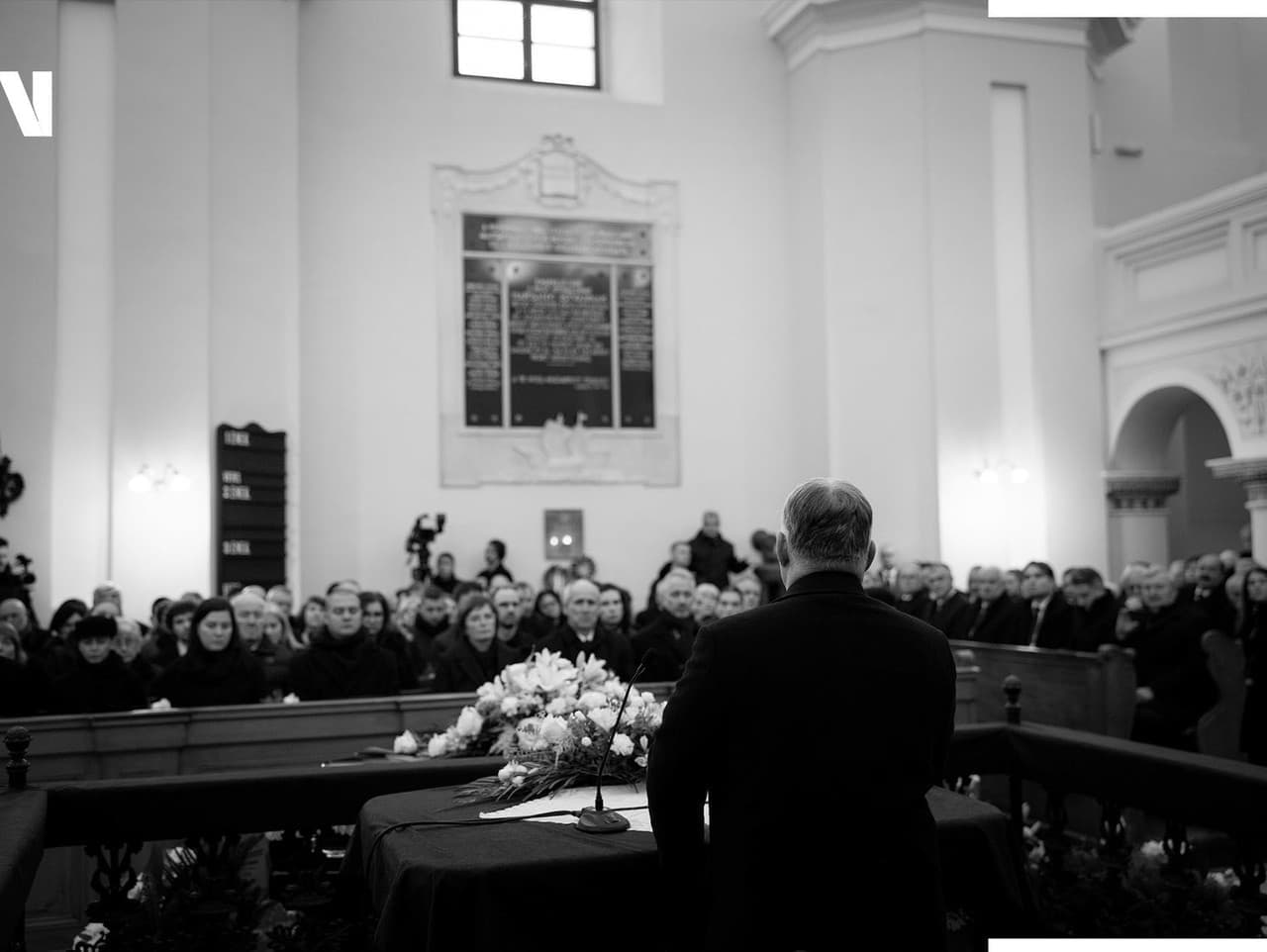 Rimavská Sobota sa rozlúčila s biskupom, prišiel aj Viktor Orbán