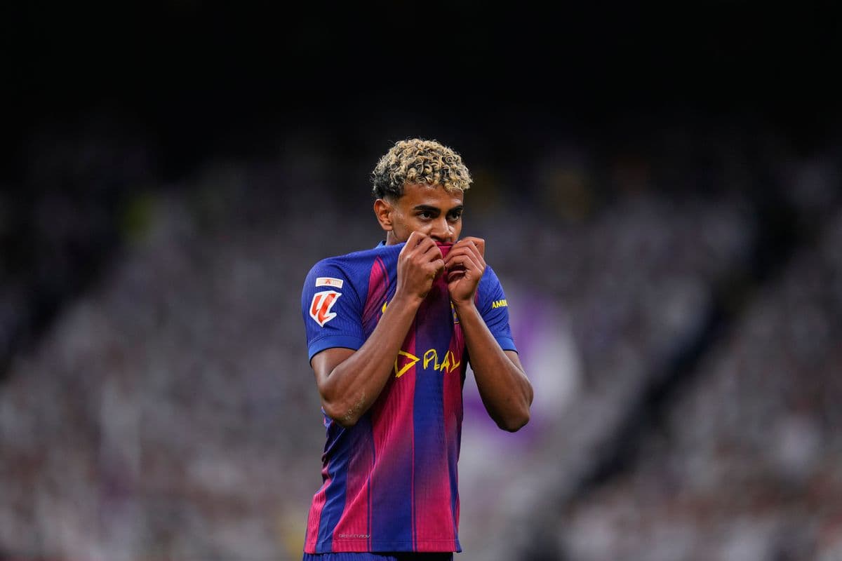 Flick bráni Yamala pred kritikou: Je to výnimočný talent