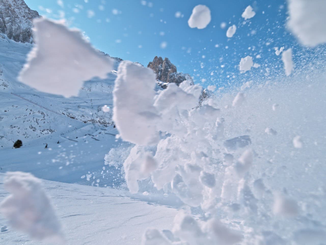 Mierne lavínové nebezpečenstvo v Tatrách a Nízkych Tatrách