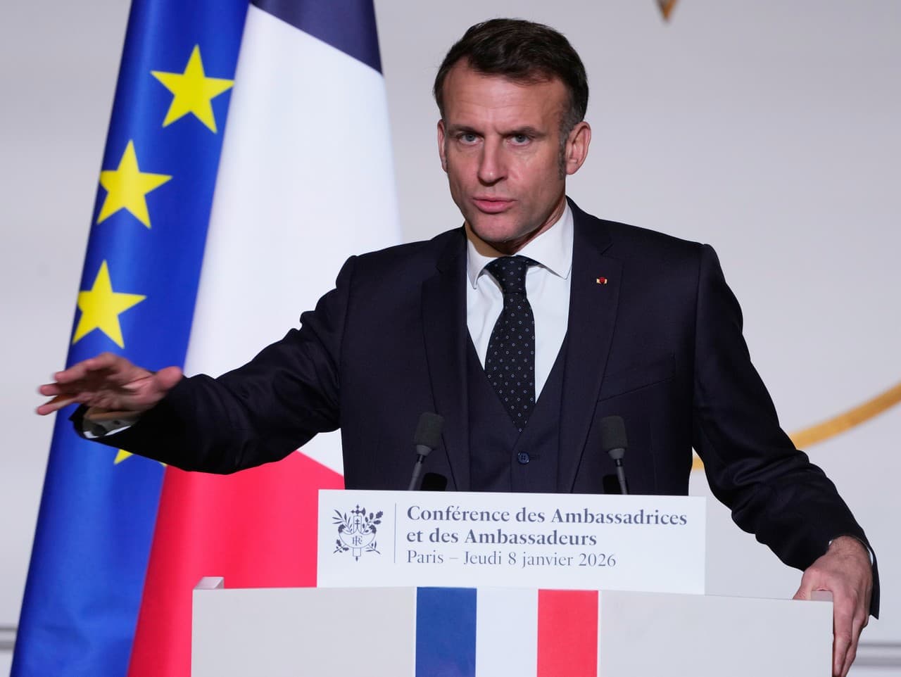 Macron vyzval Irán na zastavenie útokov v regióne