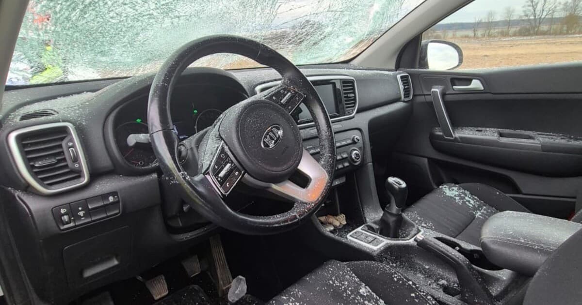 Polícia varuje: Neočistené autá môžu spôsobiť vážne zranenia