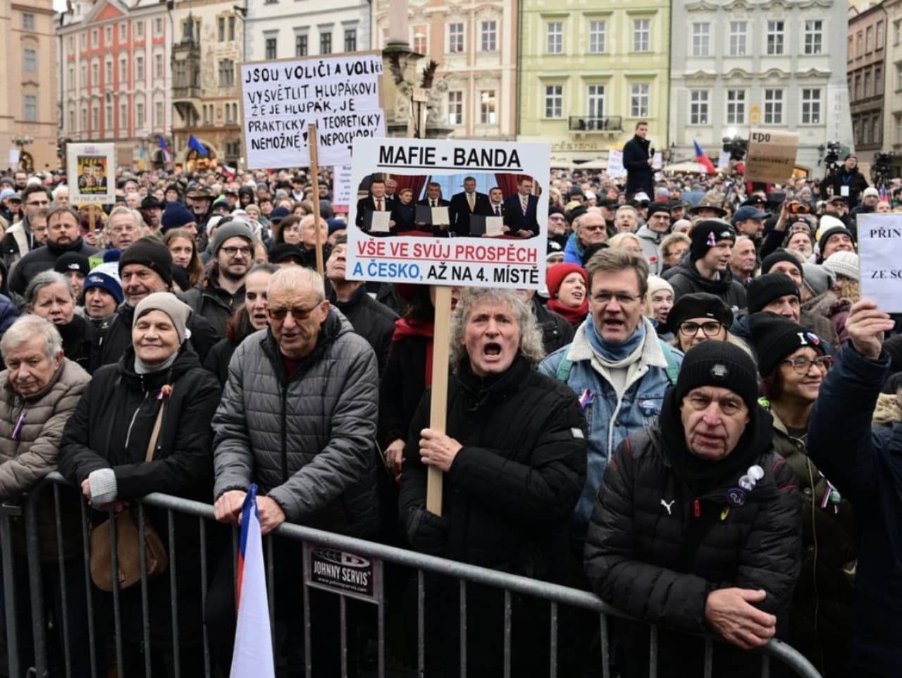 Tisíce ľudí protestovali v Prahe proti novej vláde