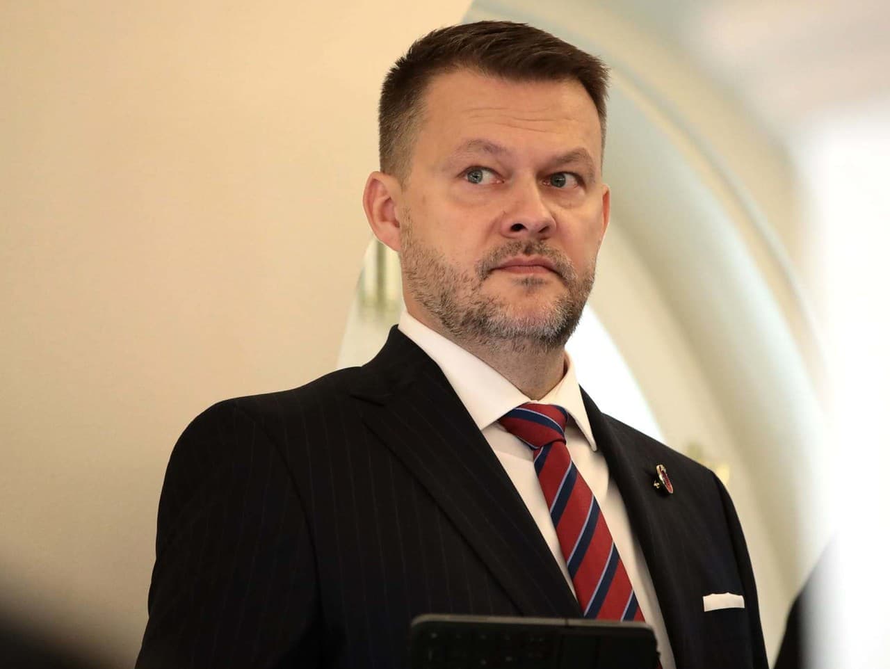 Odchod kľúčových pracovníkov z ministerstva investícií vyvoláva obavy