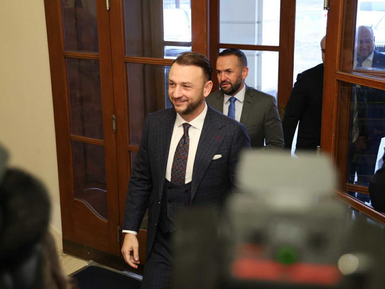 Polícia preverí podozrenia v afére Epstein, Tusk zriadil analytický tím