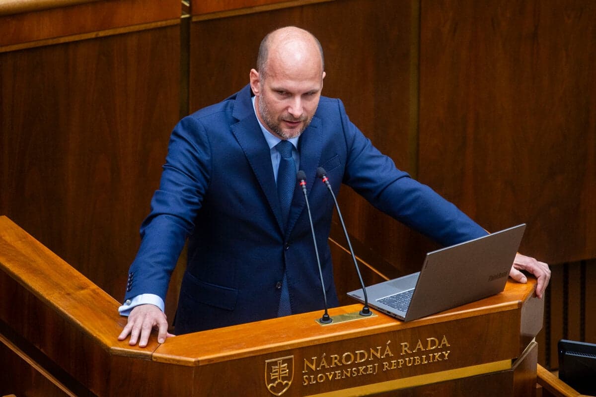 Premiér Fico čelí kritike za nárast krádeží a zhoršenie bezpečnosti