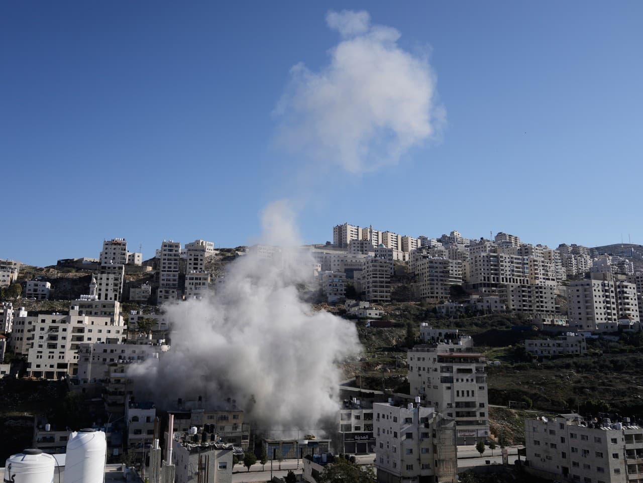 Izrael útočí na Hizballáh: Evakuácia juhu Libanonu