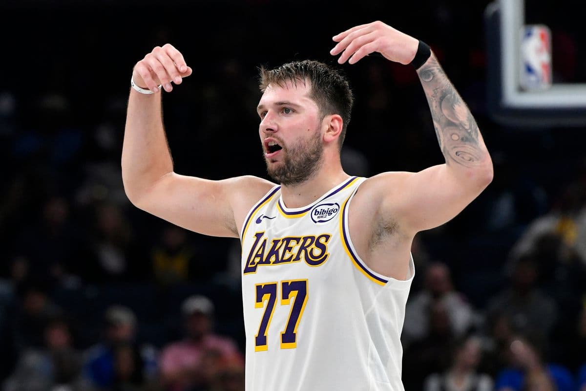 Reaves a Dončič hviezdami víkendového zápasu NBA