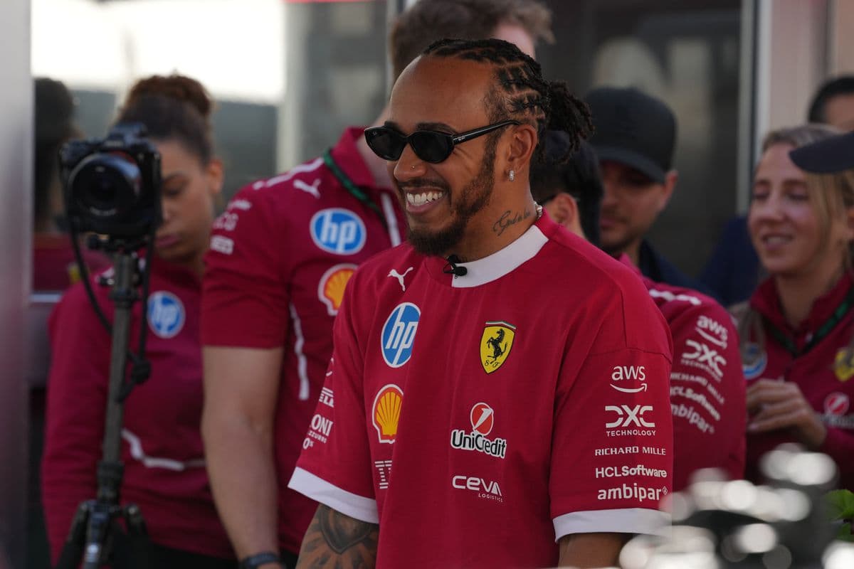 Hamiltonova budúcnosť vo Ferrari: Zmluva na vážkach