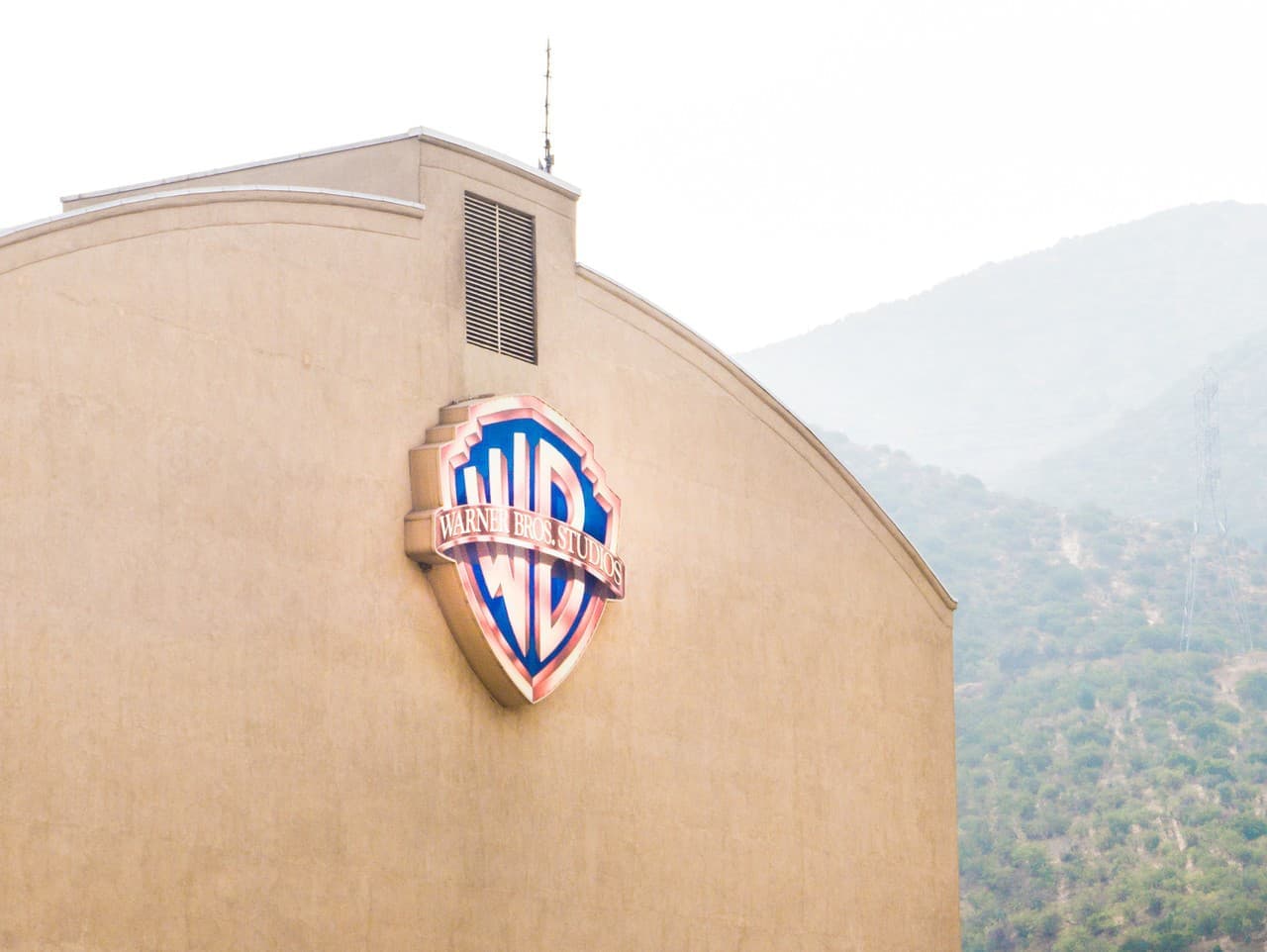 Warner Bros. Discovery odmietol ponuku Paramountu, preferuje Netflix