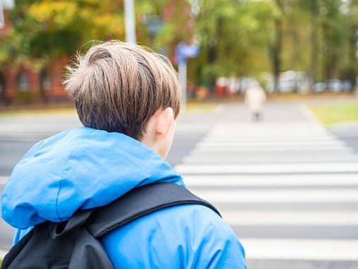 Tragédia v Berlíne: Vodič Mercedesu zrazil chlapca a ušiel