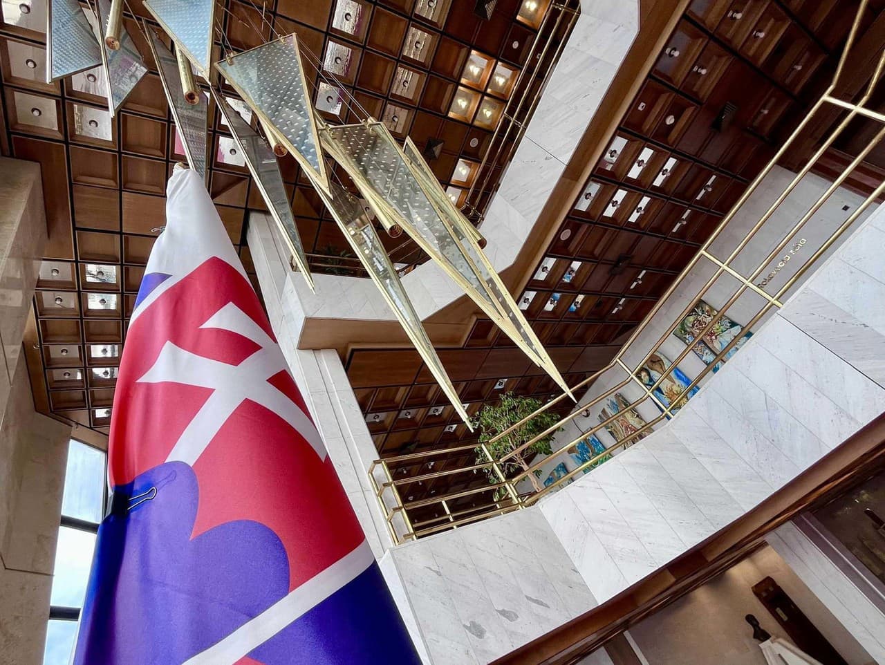 Parlament pokračuje v rokovaniach o Úrade na ochranu obetí