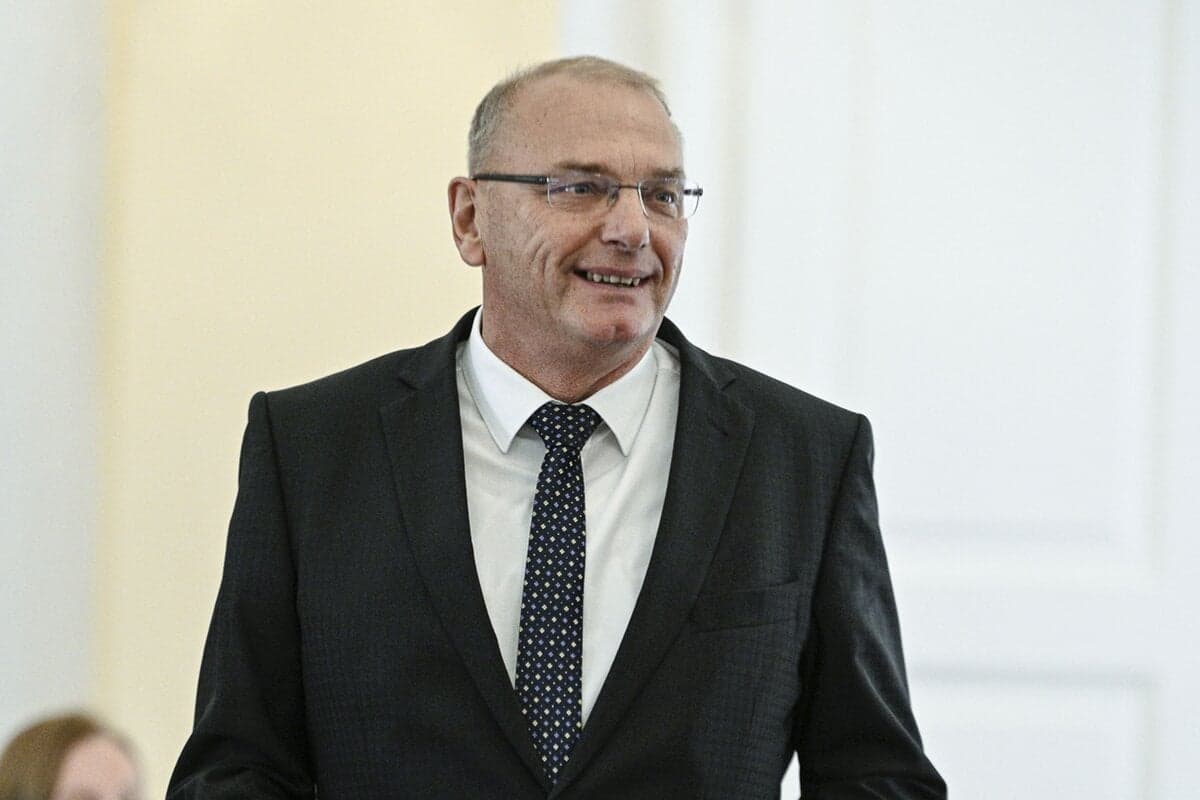 Smer obhajuje zákon o rýchlosti na chodníkoch pred posmechom