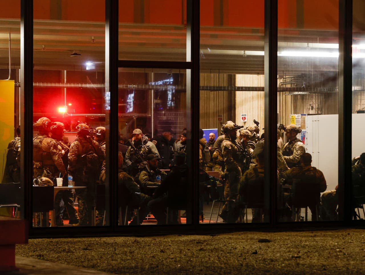 Na Brownovej univerzite sa strieľalo, polícia pátra po útočníkovi