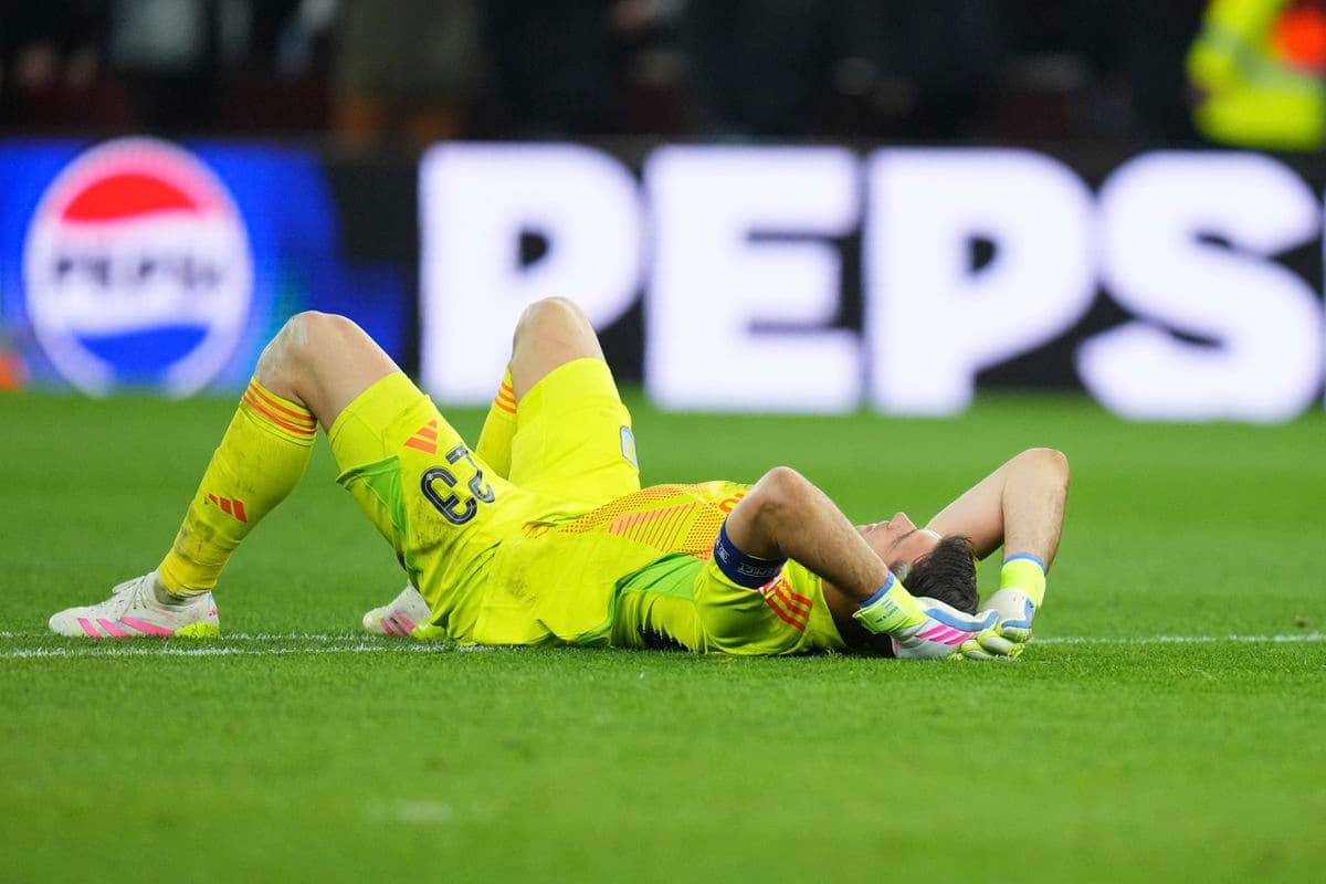 Emiliano Martínez stratil post vicekapitána Aston Villy