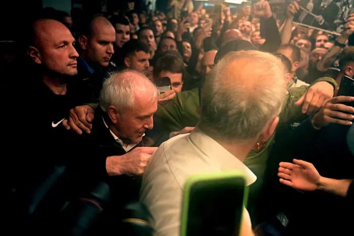 Fanúšikovia Partizanu protestovali na letisku za trénera Obradoviča