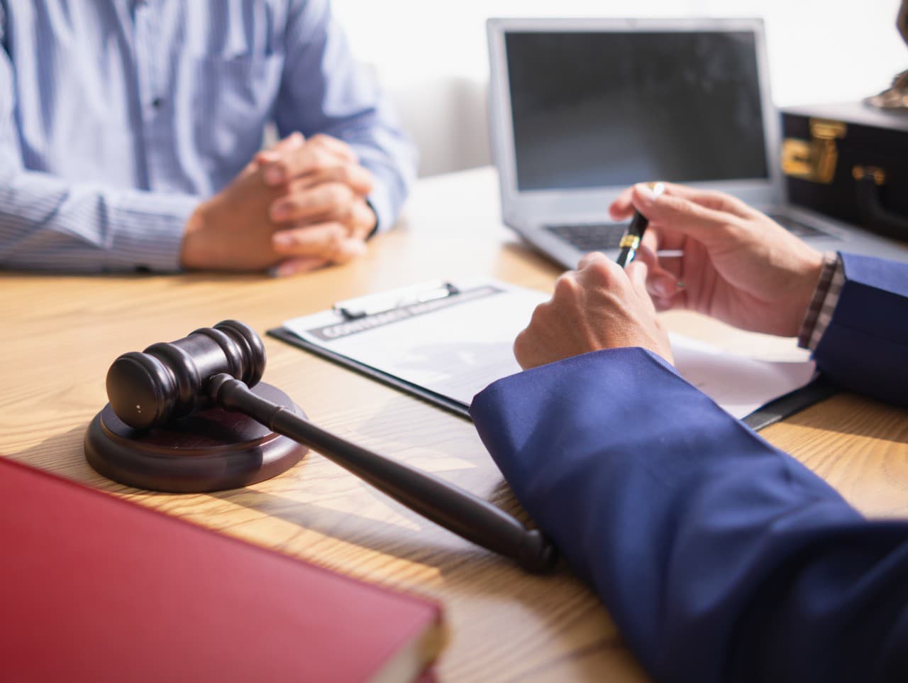 Nemecký opatrovateľ mohol zabiť viac ako 100 pacientov