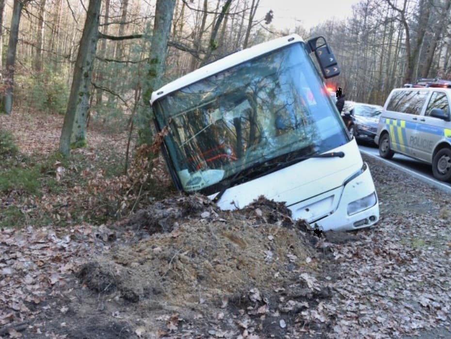 Krádež autobusu v Plzni: Muž bez vodičáku jazdil pod vplyvom drog
