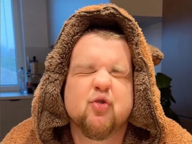 Večierok trojročných detí: Humorné okamihy, ktoré pobavili komika