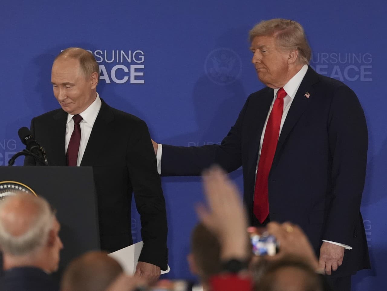 Trump zrušil summit s Putinom: Kremeľ stanovil tvrdé podmienky