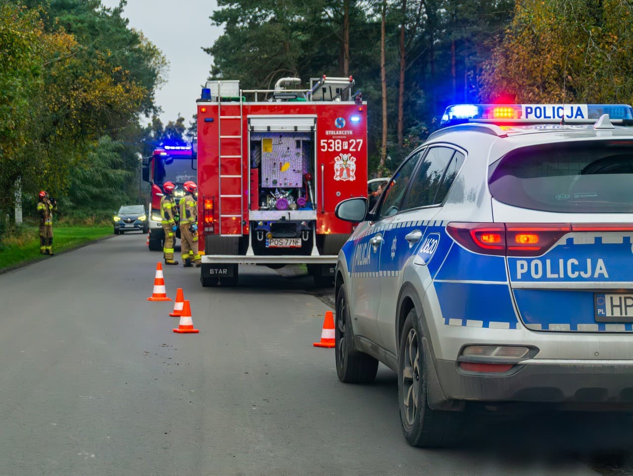 Vážna nehoda autobusu v Poľsku: 20 zranených po prevrátení vozidla
