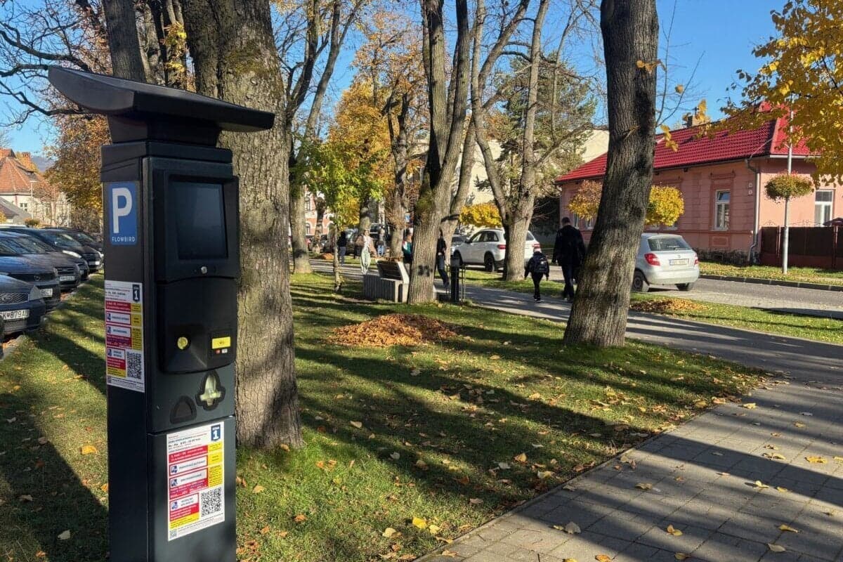 Ružomberok mení pravidlá parkovania: Bezplatná doba skrátená na 30 minút