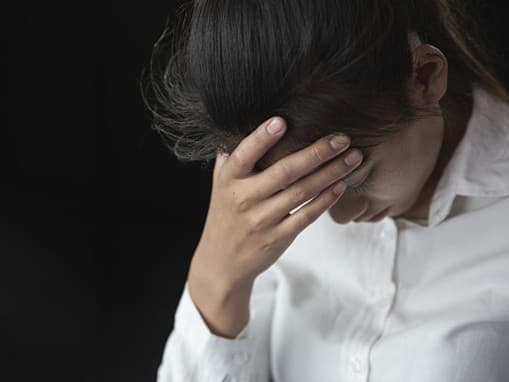 Polícia odmietla pomoc obeti znásilnenia, násilník zaútočil znova