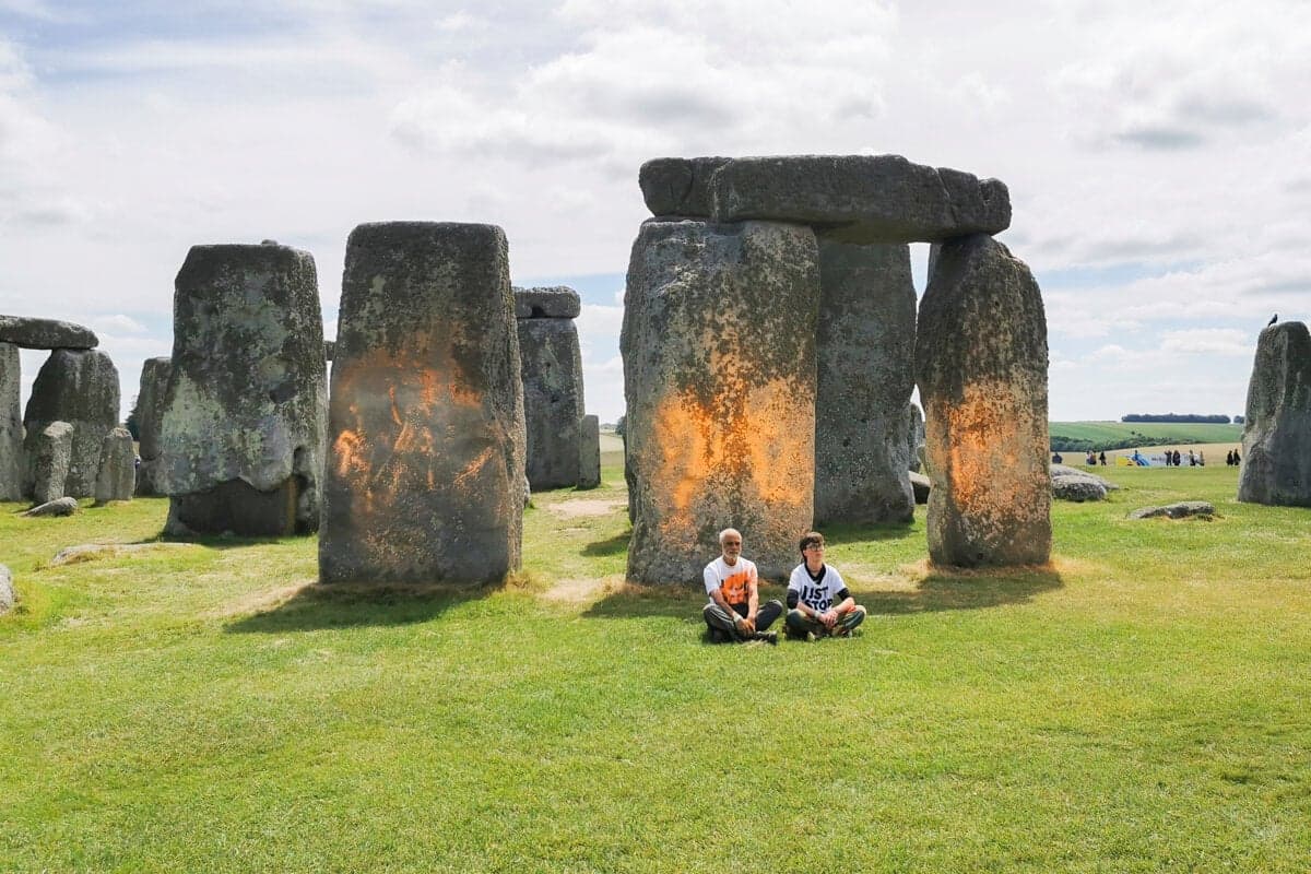 Britský súd oslobodil aktivistov za protest pri Stonehenge