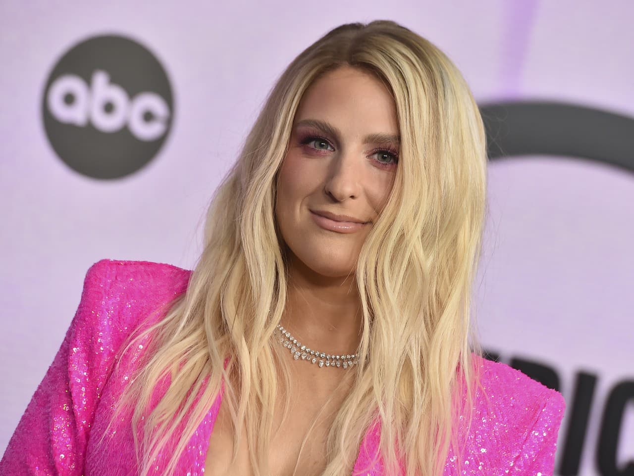 Meghan Trainor šokuje Hollywood: Radikálna zmena vzhľadu