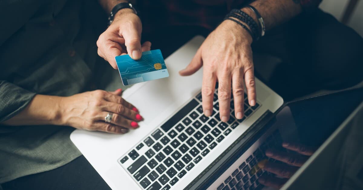 Podvodníci zdokonaľujú techniky: Mobilné platby sú bezpečnejšie