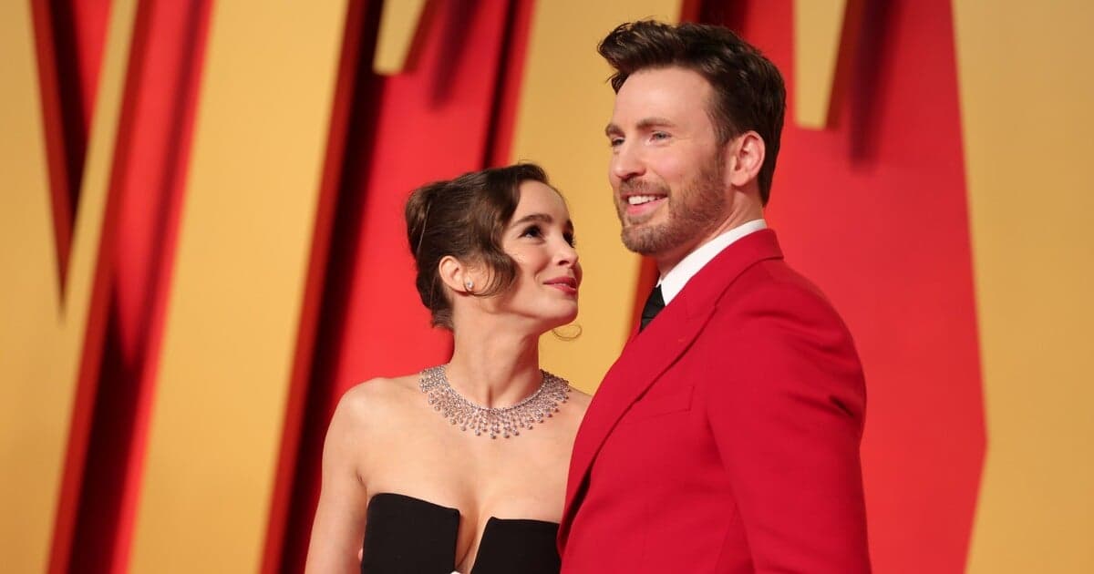 Chris Evans a Alba Baptista sa stali rodičmi: Narodenie dievčatka