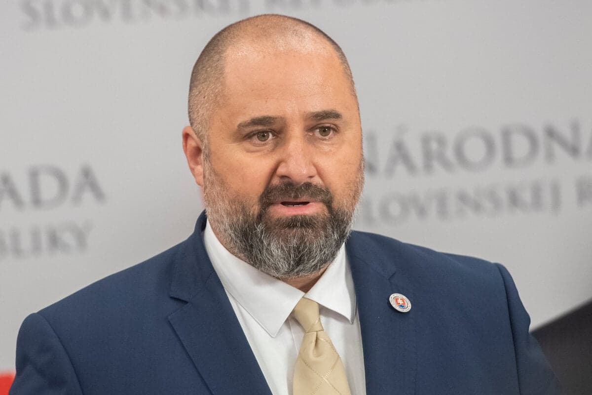 Linhartovo obvinenie policajta prejednajú ako priestupok