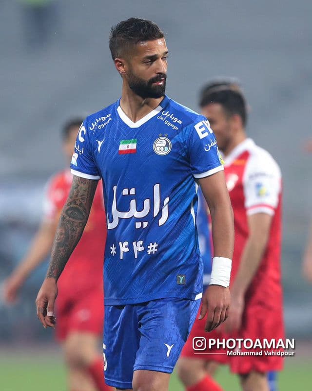 Iránsky futbalista suspendovaný za alkohol v ruke