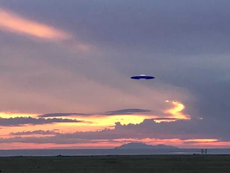 Záhadná špirála svetla nad Anglickom: UFO alebo optický jav?
