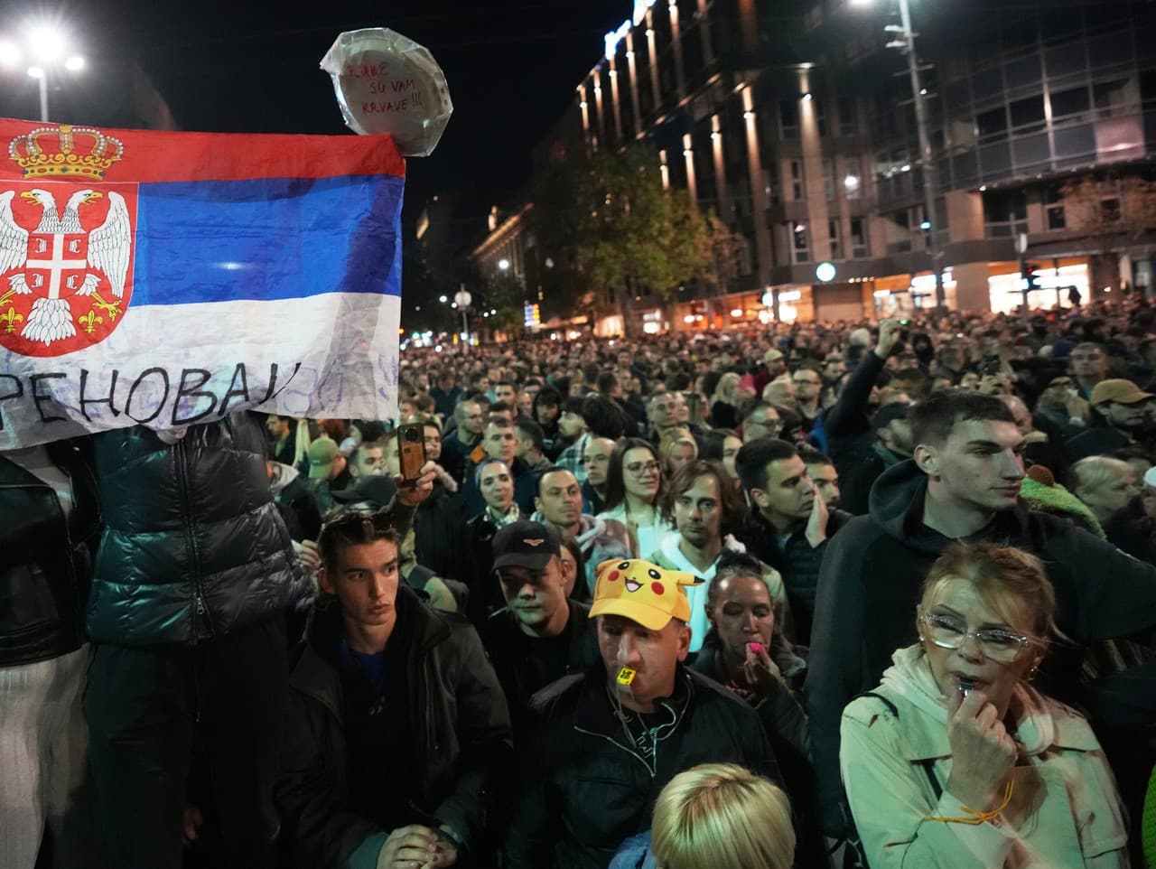 Viac než 10.000 priaznivcov Vučiča na zhromaždení v Belehrade