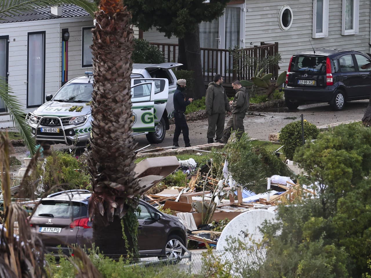 Búrka Claudia zasiahla Portugalsko a Britániu, tri obete na životoch