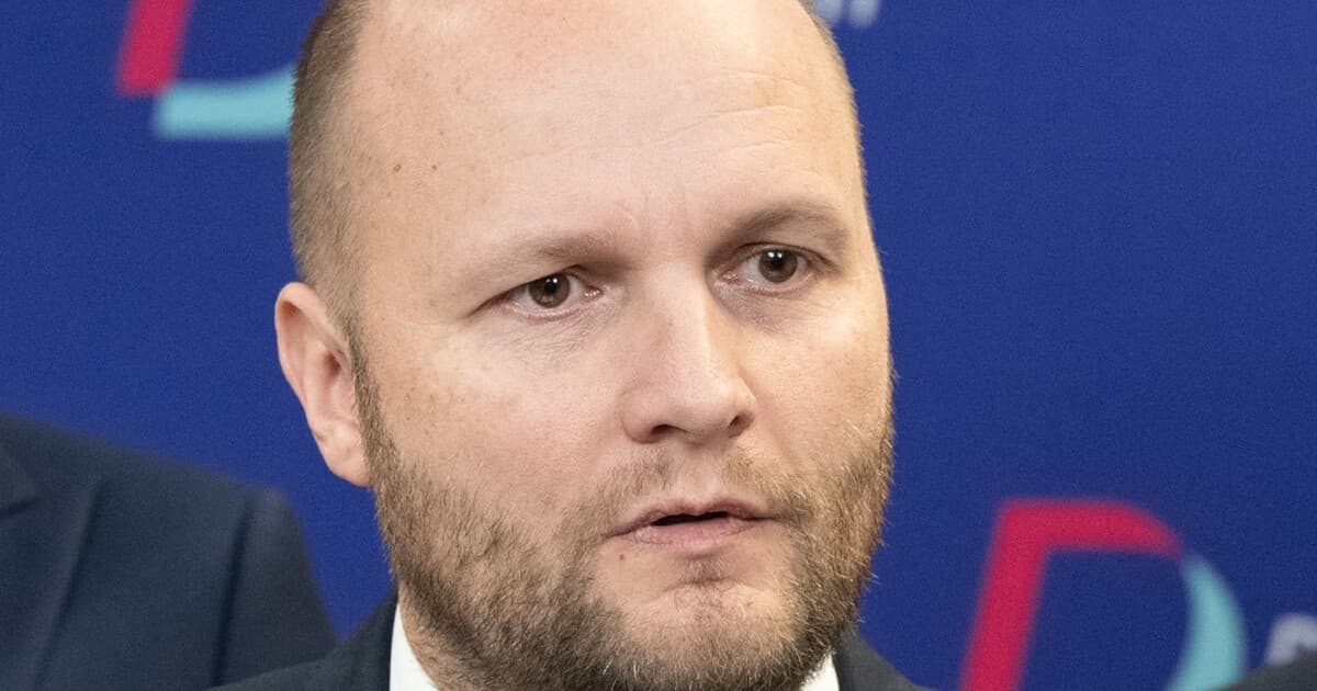 Policajt pri nehode Gašpara končí v službe, tvrdí Naď