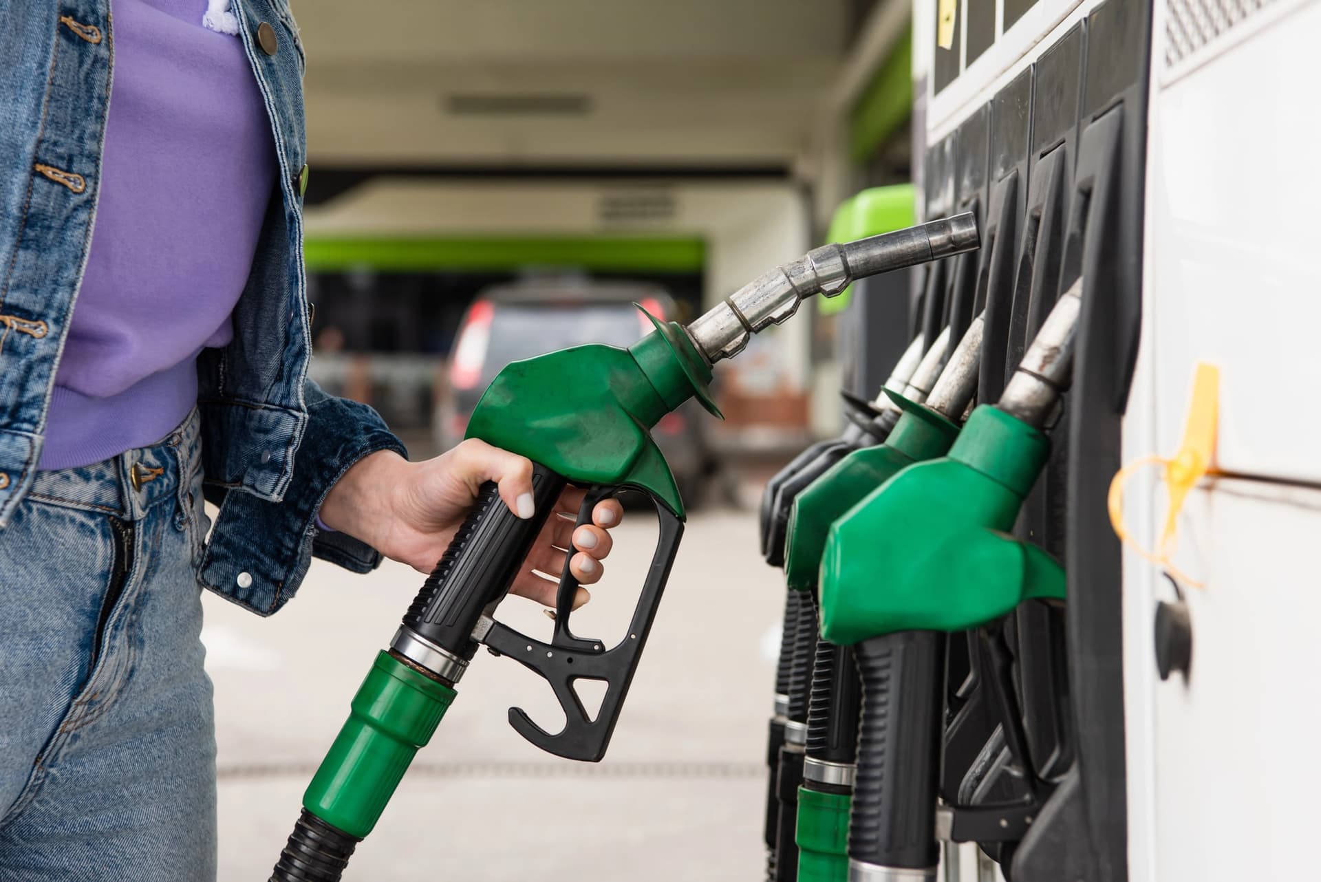 Na čerpacích staniciach sa šíria nové podvody: Pozor na sľuby bez pokrytia