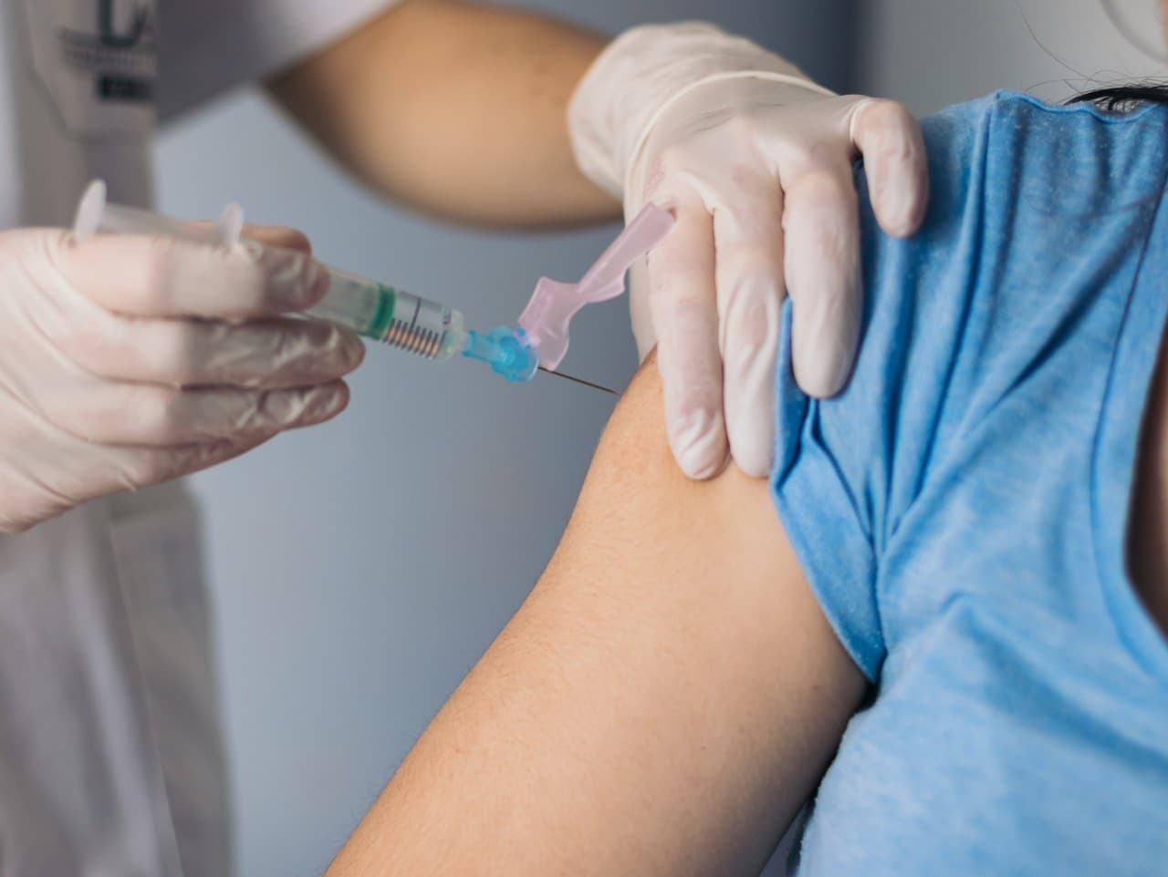 Nedostatok vakcín a liekov na Slovensku: Lekárnici varujú pred krízou